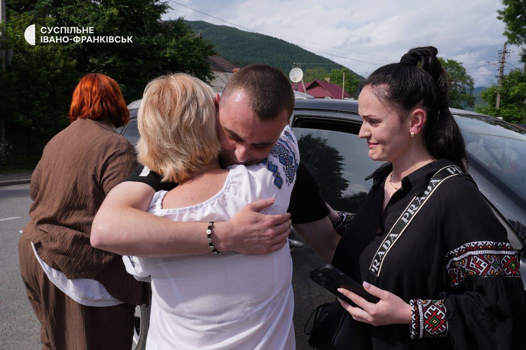 У Ворохті урочисто зустріли звільненого з полону воїна Юрія Варцаб'юка 2