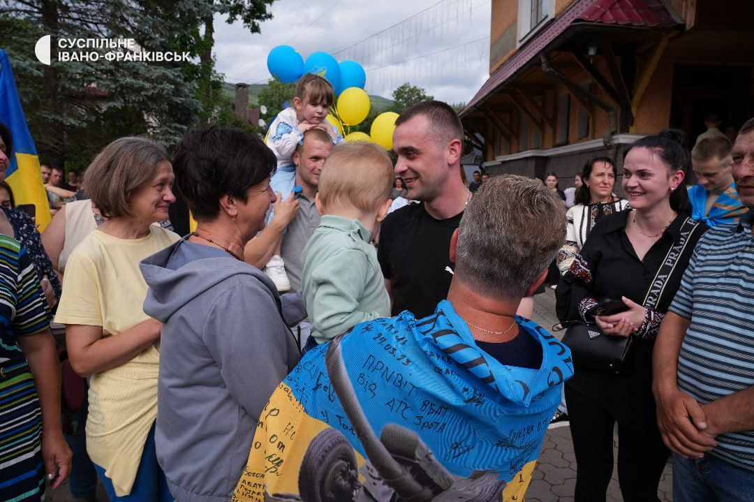 У Ворохті урочисто зустріли звільненого з полону воїна Юрія Варцаб'юка 4