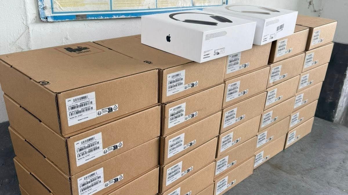 Меблі з "сюрпризом": прикарпатець незаконно перевозив кілька десятків пристроїв Apple