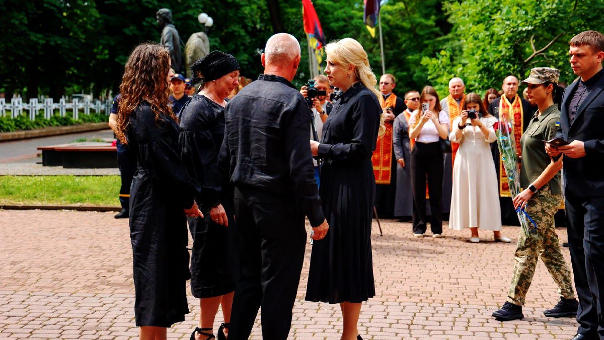 Родині загиблого військовослужбовця Романа Хопти вручили його посмертну нагороду