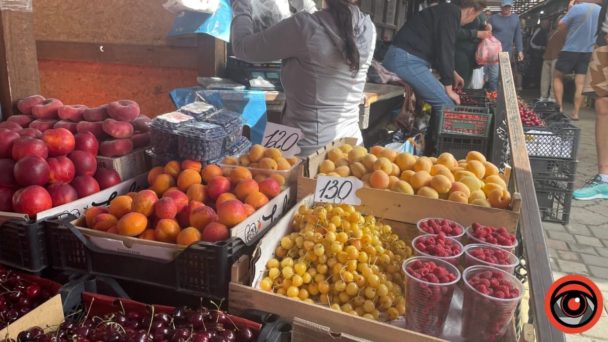 Солодкі, але дорогі: скільки коштують ягоди на ринку Коломиї 2
