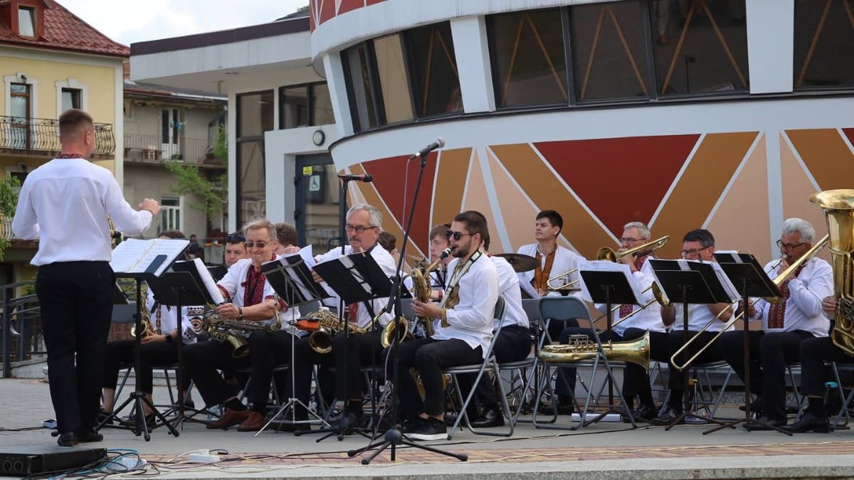 У Коломиї відбувся благодійний концерт колективу "Big Band"