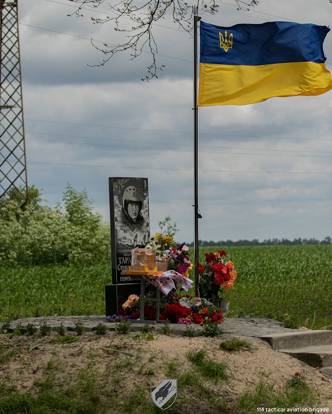 На місці загибелі льотчика з Коломийщини Степана Тарабалки відкрили меморіал 5