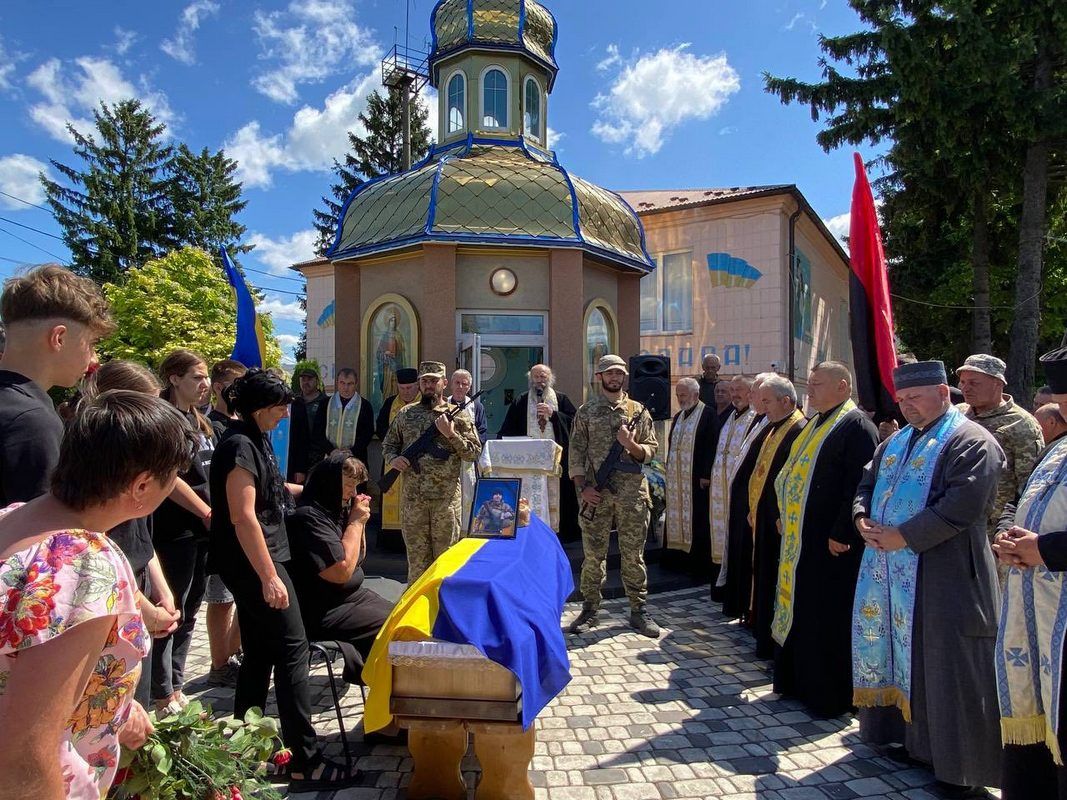 До Городенківської громади назавжди повернувся Герой Володимир Хруник 6