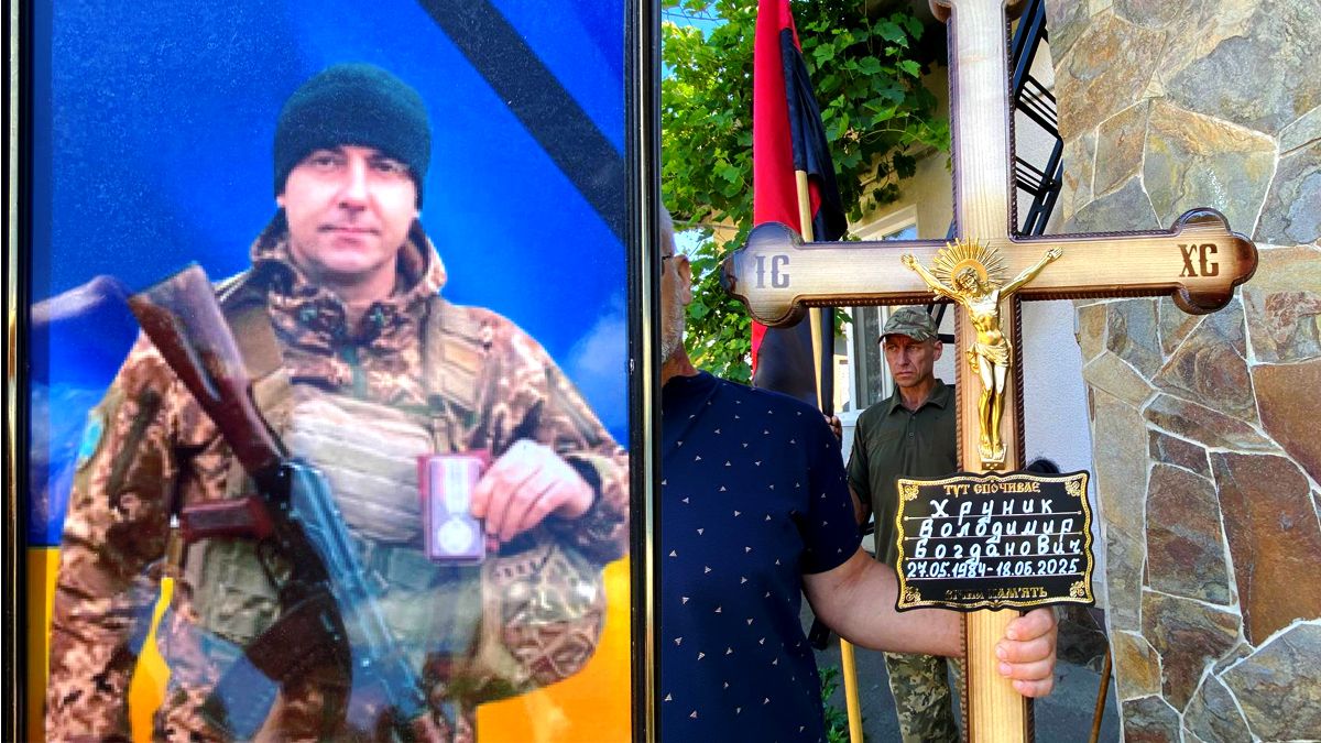 На Городенківщині в останню дорогу провели загиблого воїна Володимира Хруника