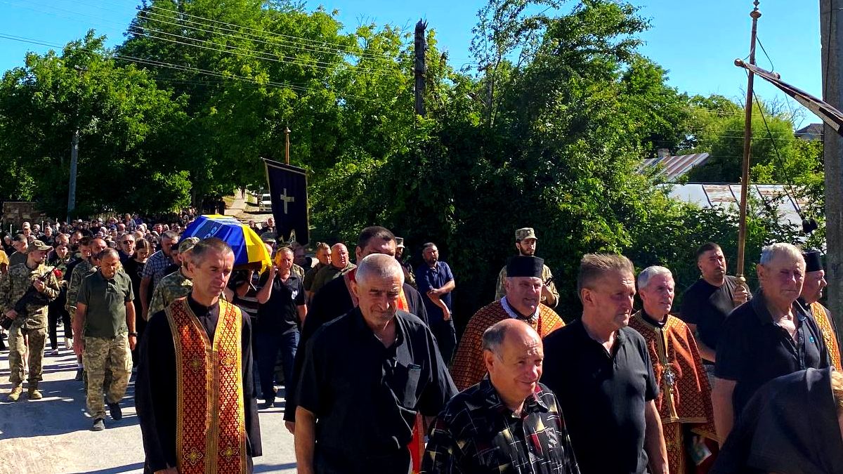 На Городенківщині в останню дорогу провели загиблого воїна Володимира Хруника 4