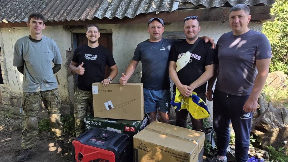 Верховинська громада передала дрони та старлінк військовослужбовцям-землякам