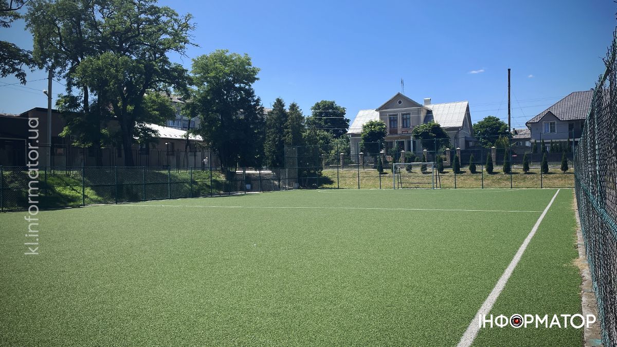 футбольні поля 4