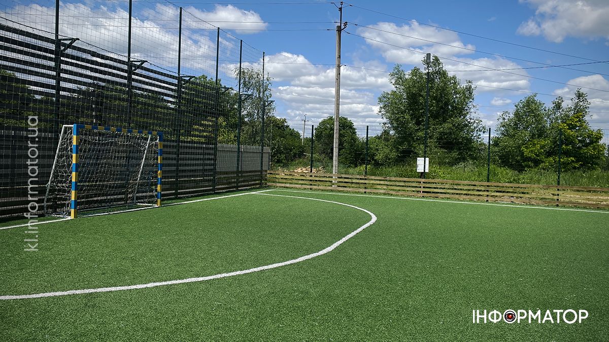 футбольні поля 10