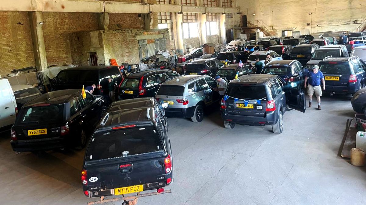 Волонтери "Jeeps for peace" доставили ще один конвой автівок для ЗСУ