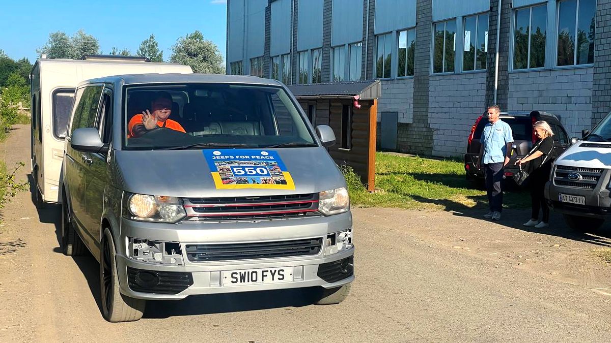 Волонтери "Jeeps for peace" доставили ще один конвой автівок для ЗСУ 1