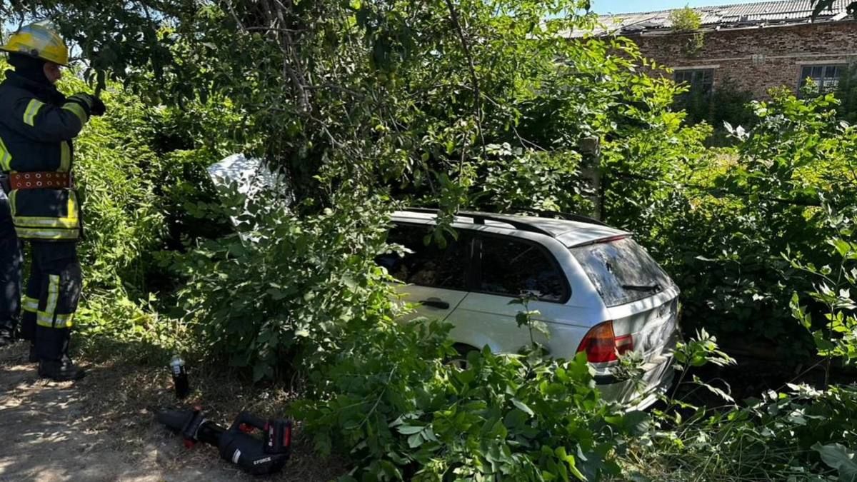 ДТП на Надвірнянщині: автомобіль злетів з дороги