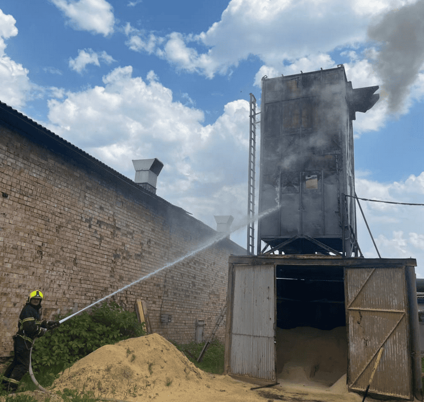 У Коломиї виникла пожежа на одному з підприємств 1