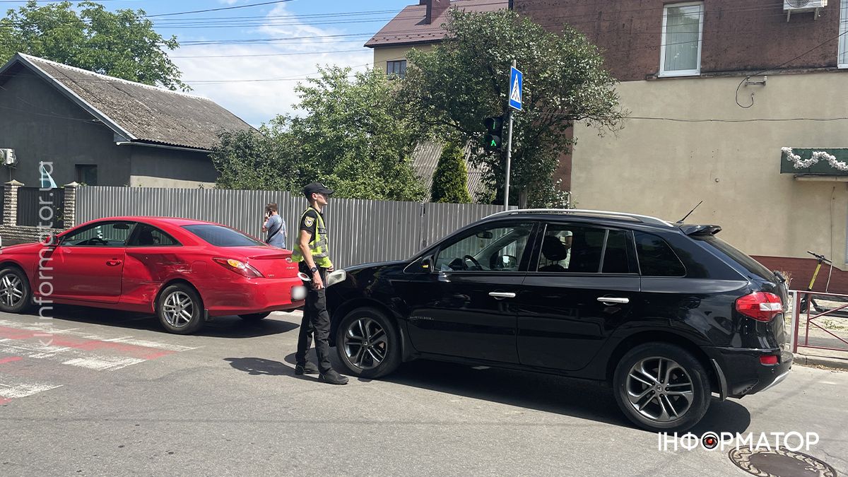 ДТП у Коломиї: автівки зіткнулися на перехресті 4