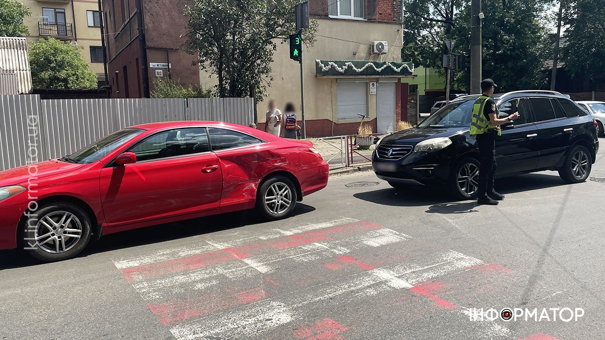 ДТП у Коломиї: автівки зіткнулися на перехресті 3