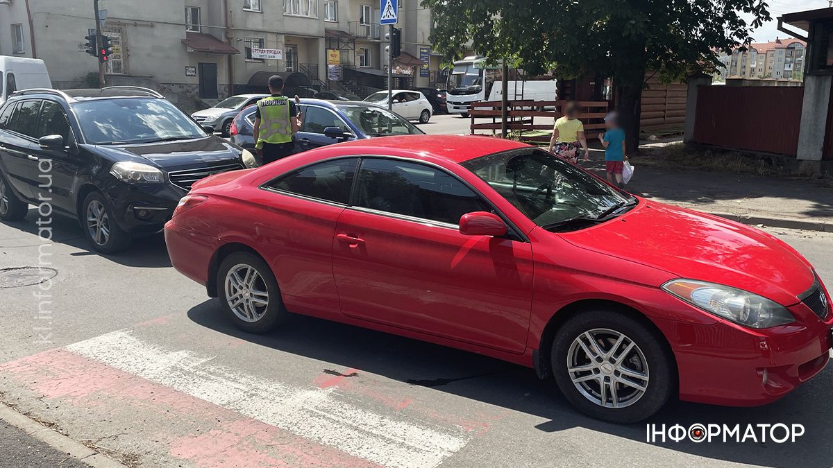 ДТП у Коломиї: автівки зіткнулися на перехресті 2