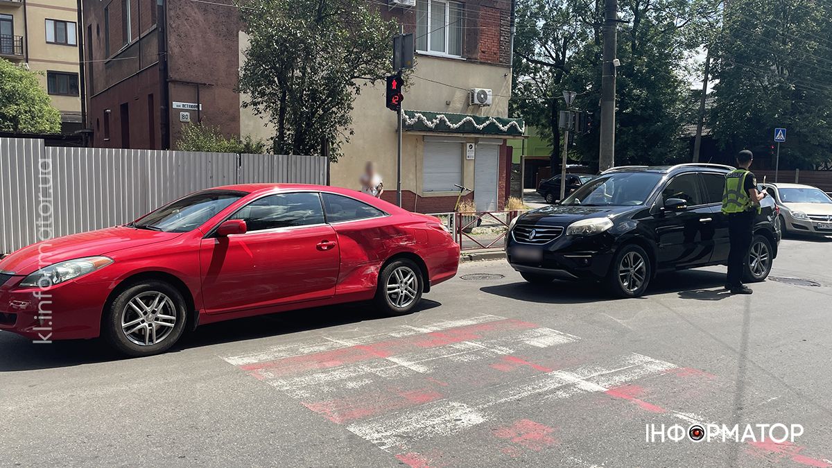 ДТП у Коломиї: автівки зіткнулися на перехресті 1