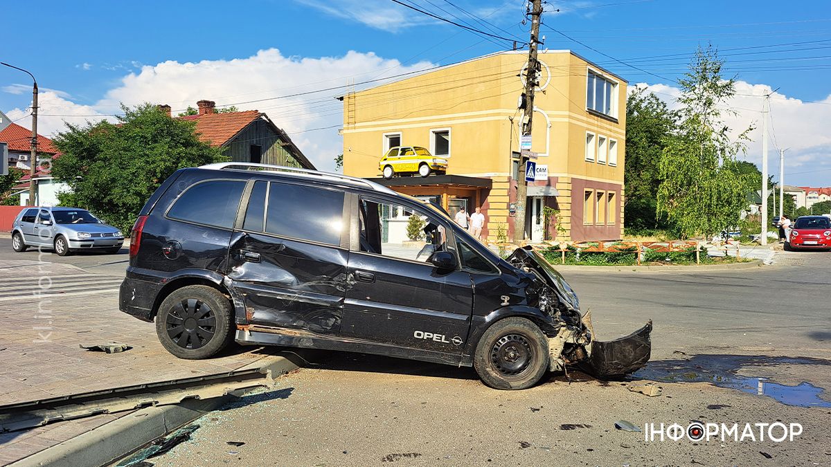Знову на перехресті: серйозна ДТП сталась у Коломиї