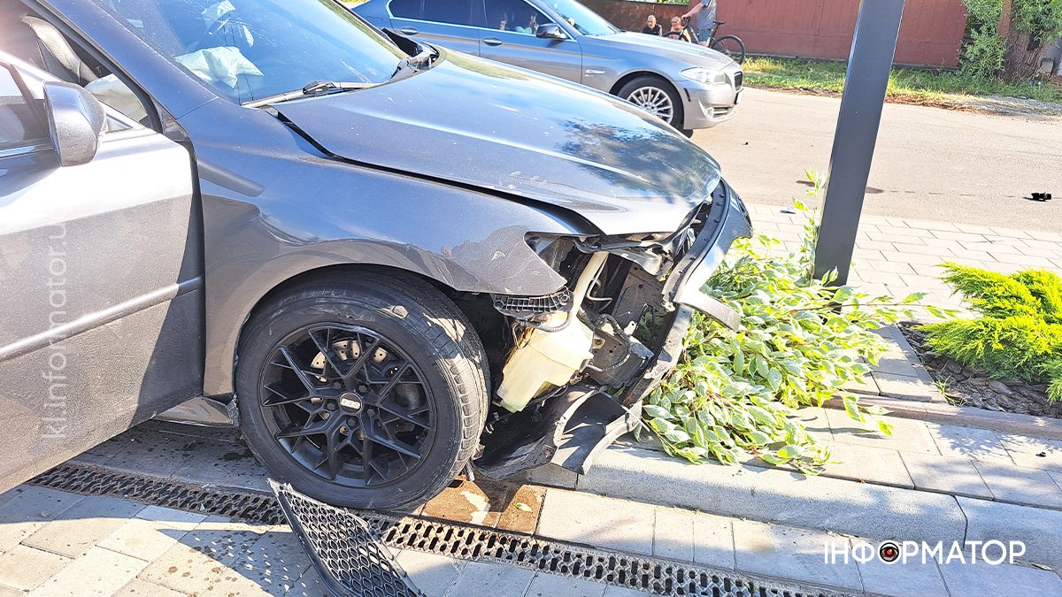 Знову на перехресті: серйозна ДТП сталась у Коломиї 3