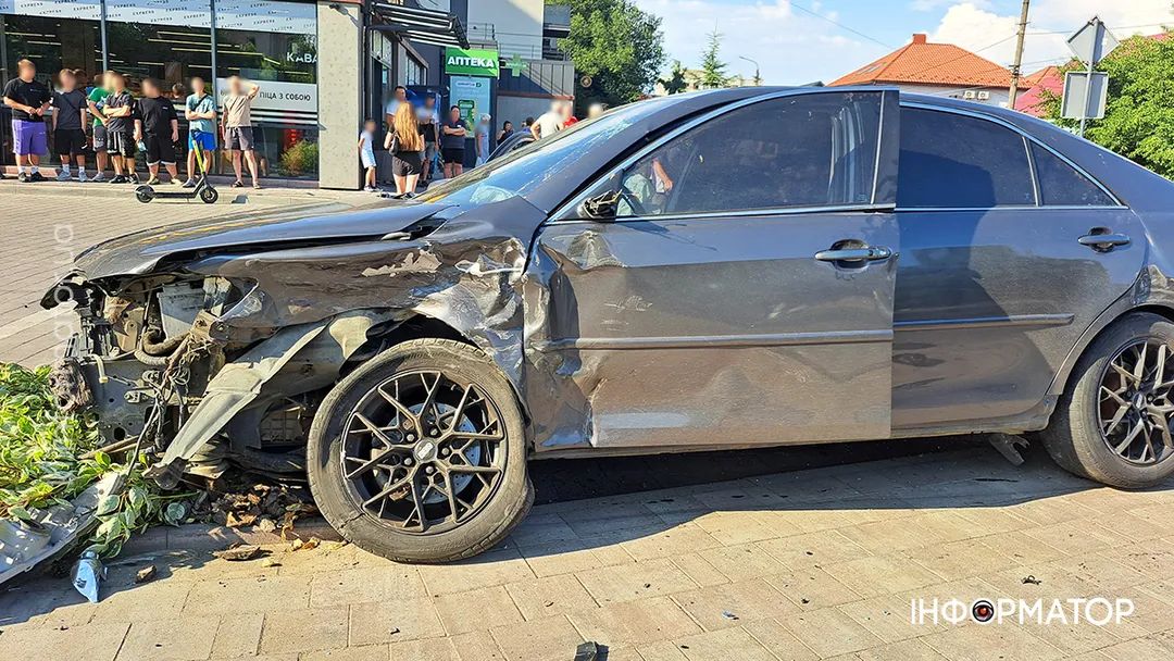 ДТП на перехресті Хмельницького - Моцарта: деталі 3