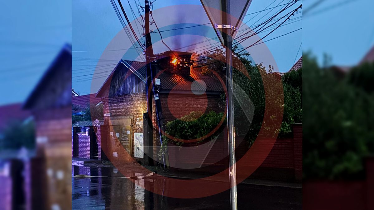 Внаслідок негоди на Прикарпатті зафіксовані аварійні вимкнення світла, також блискавка влучила у транформатор 1