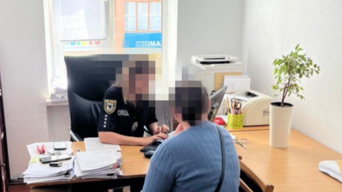Псевдокохання на майже 500 тис грн: мешканку Коломийщини вдруге викрили на обмані військових