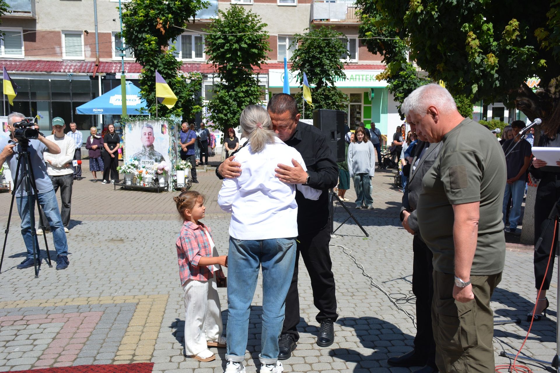 У Надвірній пам'ятними відзнаками нагородили полеглих військовослужбовців 5