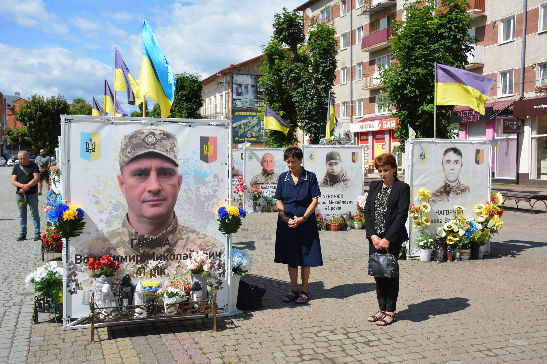 У Надвірній пам'ятними відзнаками нагородили полеглих військовослужбовців 4