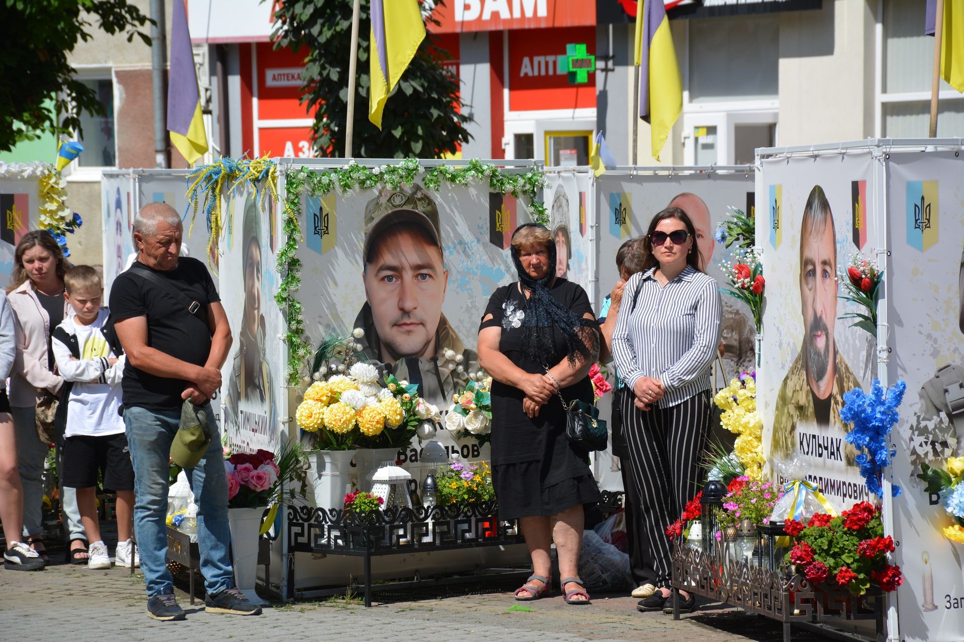 У Надвірній пам'ятними відзнаками нагородили полеглих військовослужбовців 3
