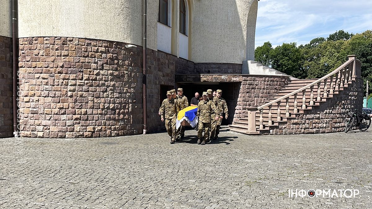 У Коломиї в останню дорогу провели загиблого Героя Арсена Деркача, який у 18 років став на захист Батьківщини 5