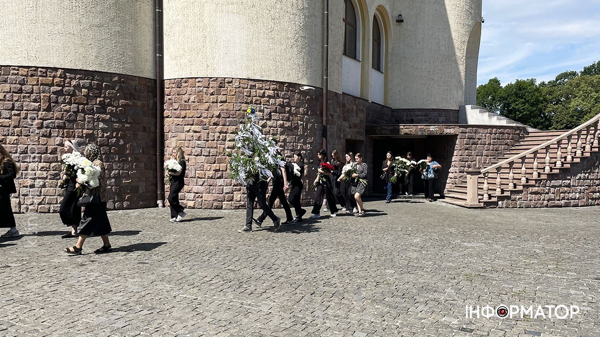 У Коломиї в останню дорогу провели загиблого Героя Арсена Деркача, який у 18 років став на захист Батьківщини 4