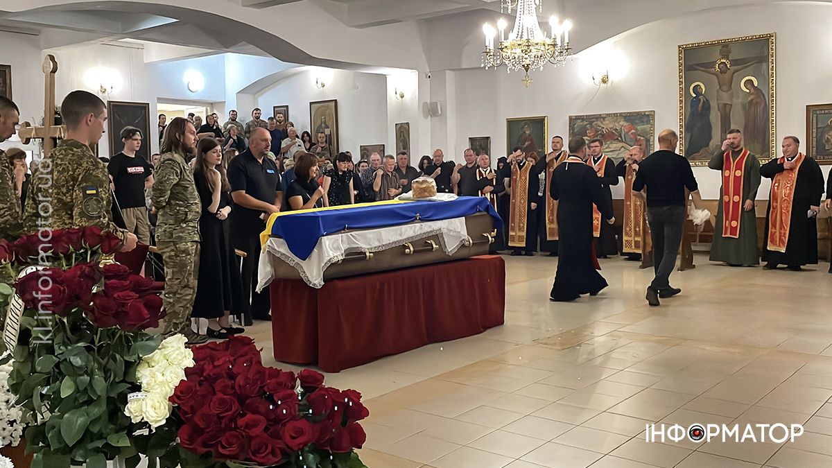 У Коломиї в останню дорогу провели загиблого Героя Арсена Деркача, який у 18 років став на захист Батьківщини 1