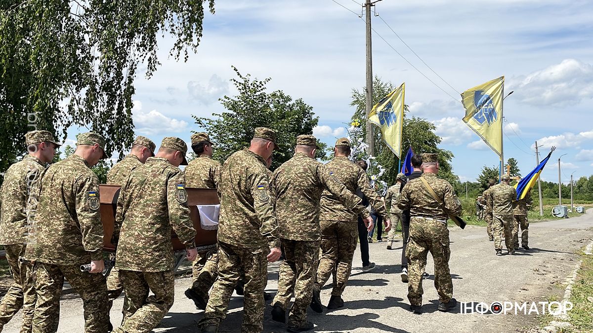 У Коломиї в останню дорогу провели загиблого Героя Арсена Деркача, який у 18 років став на захист Батьківщини 26