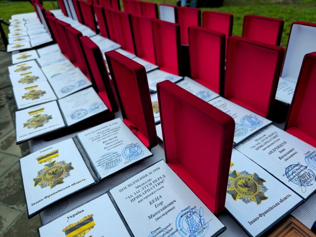 Державними та обласними нагородами відзначили полеглих захисників зі Снятинської громади 3