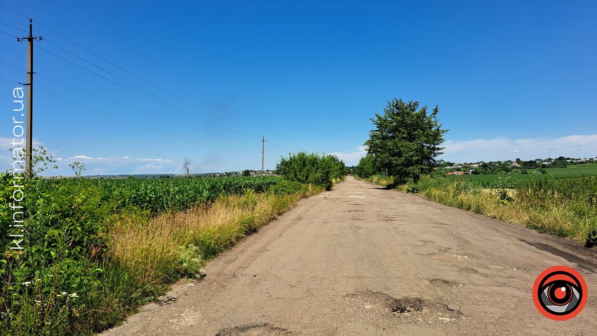 З ями в яму: мешканці села Городенківської громади добиваються ремонту дороги 9
