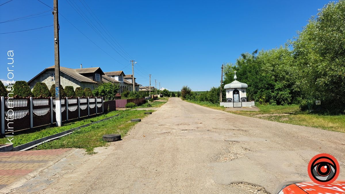 З ями в яму: мешканці села Городенківської громади добиваються ремонту дороги 5