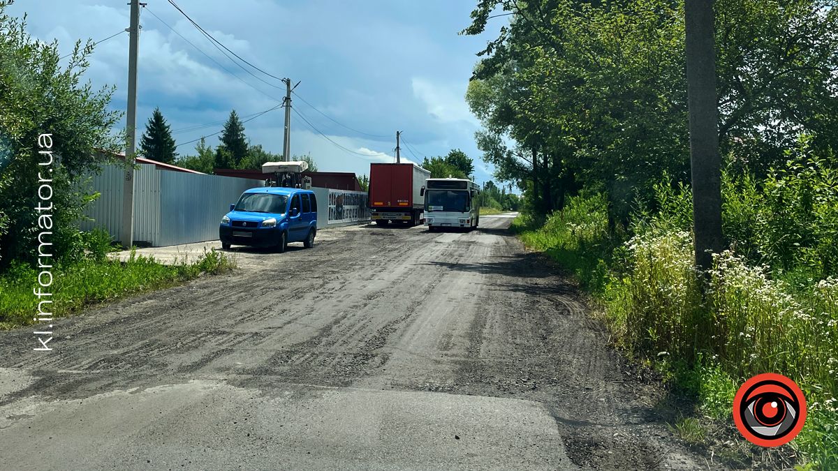 На вулиці Довбуша у Коломиї триває ремонт дорожнього покриття 1