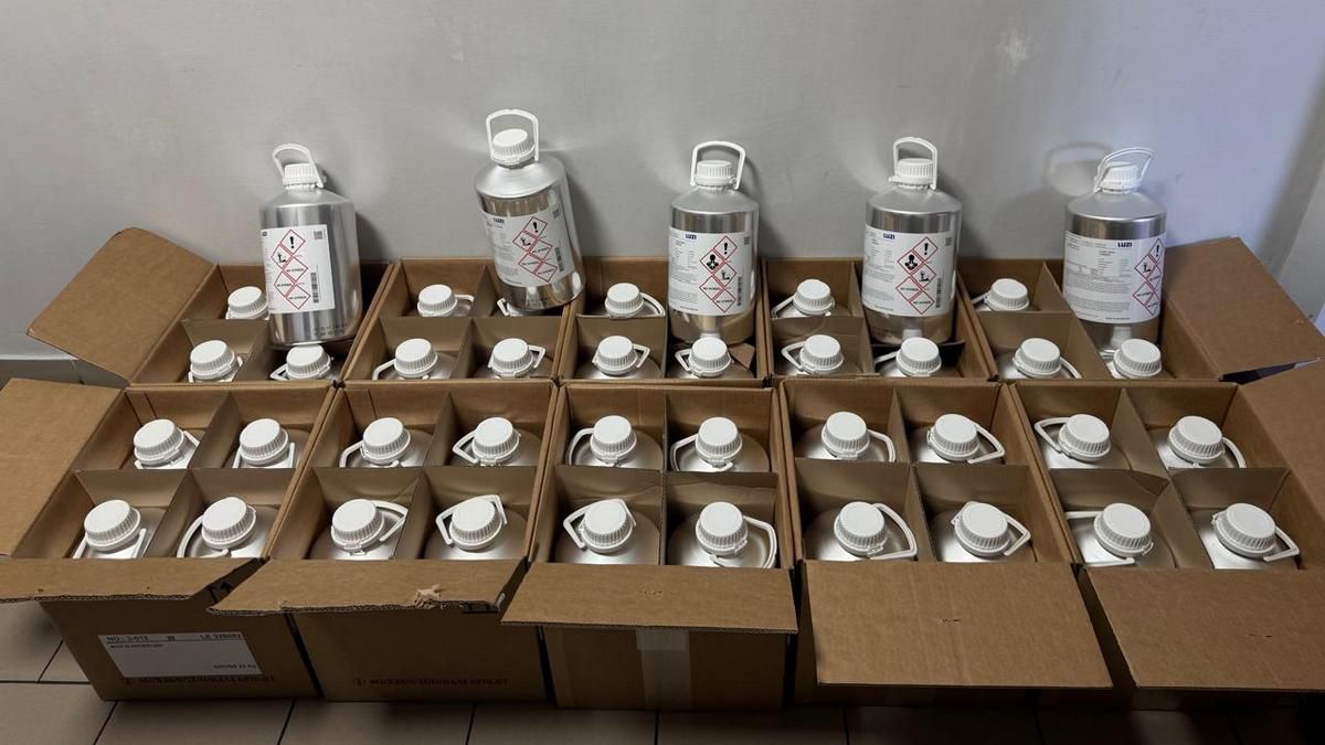 Коломийський "парфумер": чоловік хотів нелегально провезти 205 кг концентратів для парфумів