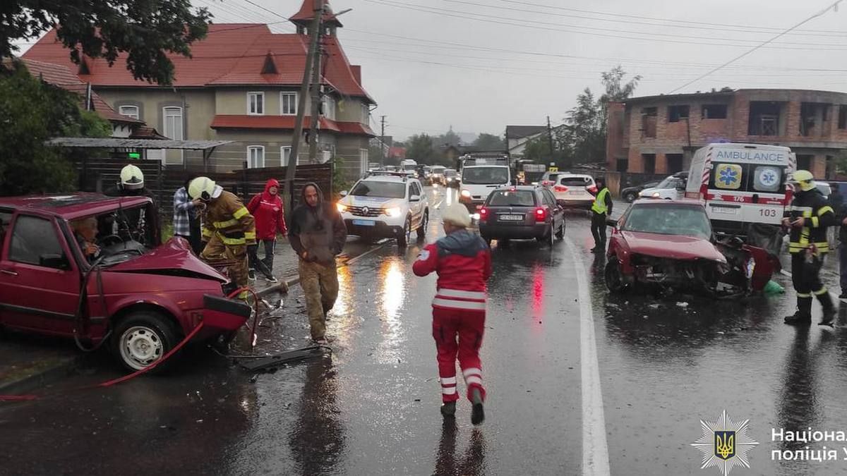 Ранкова ДТП в Делятині: сталося лобове зіткнення