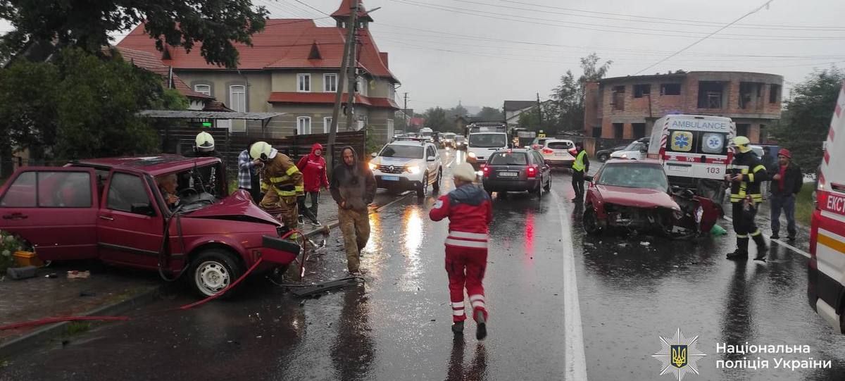 Ранкова ДТП в Делятині: сталося лобове зіткнення 1