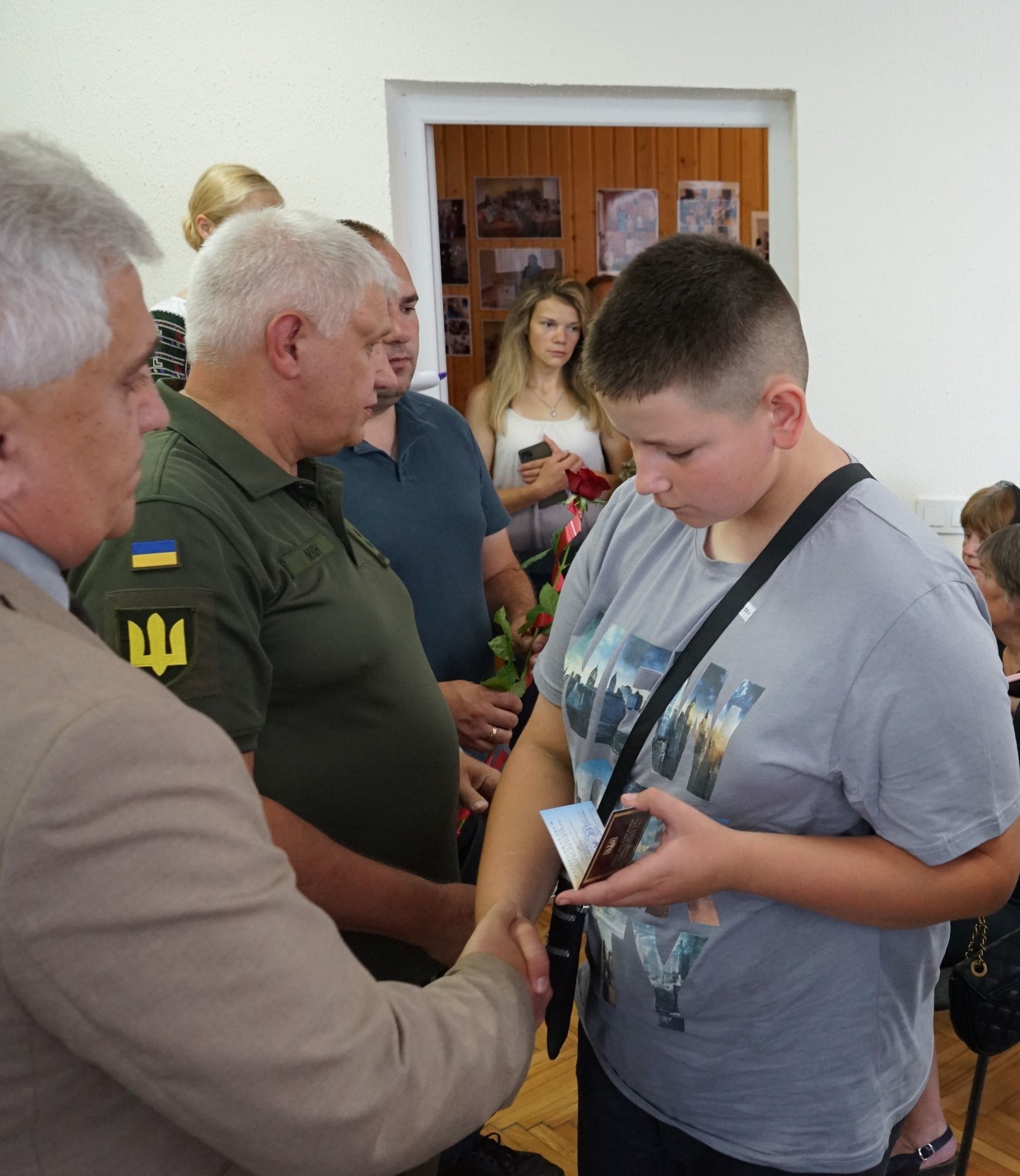 На Надвірнянщині відзначили загиблих воїнів памʼятною відзнакою "Вічна памʼять Героям Прикарпаття" 6