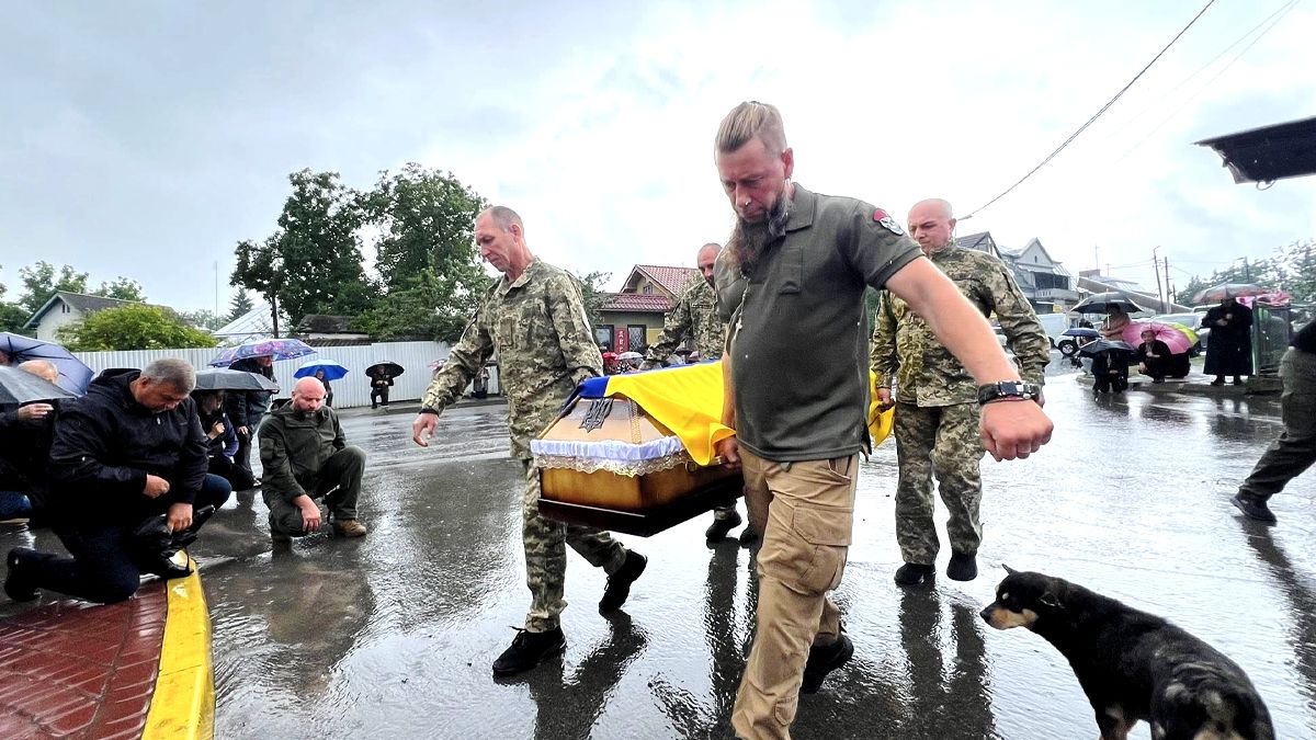 Скорботний кортеж з тілом воїна Любомира Козьміна прибув до Городенки 1