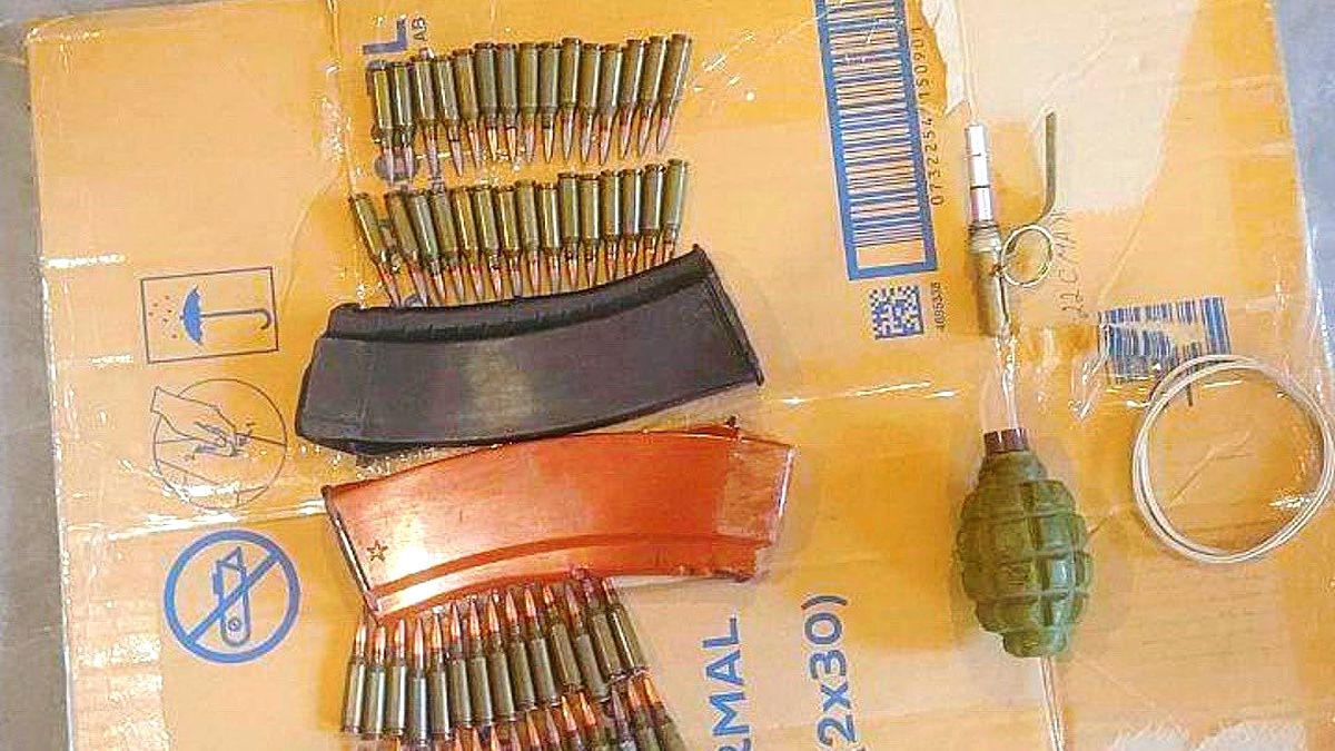 Мешканці Надвірнянщини незаконно зберігали та продавали зброю. Їх затримали правоохоронці