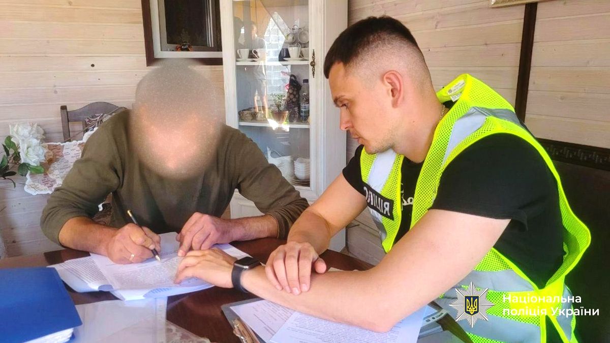 Мешканці Надвірнянщини незаконно зберігали та продавали зброю. Їх затримали правоохоронці 3