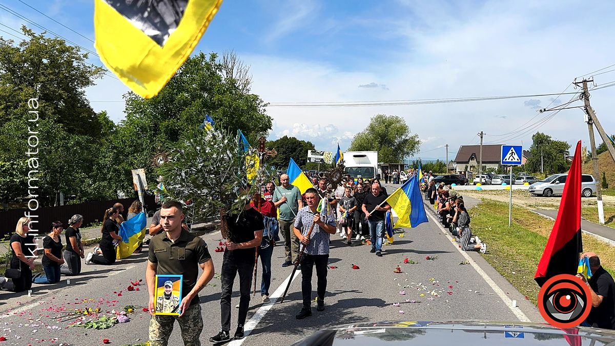 Завжди був першим: до рідної Ценяви на вічний спочинок повернувся воїн Андрій "Бабак" Томенчук