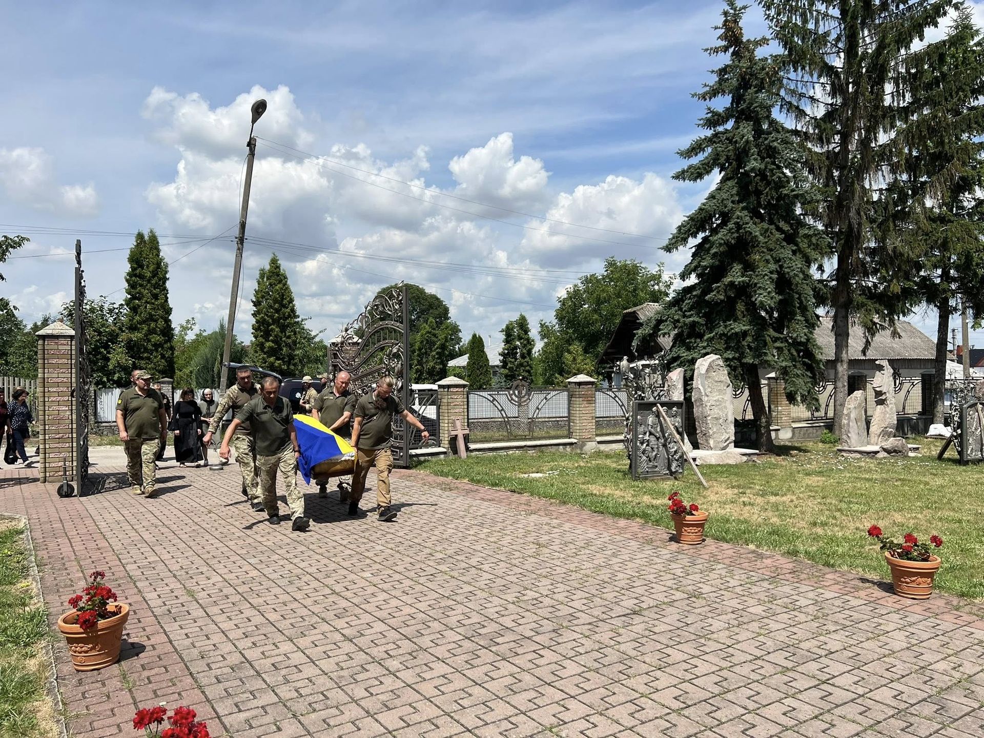 У Городенківська громада попрощалась з полеглим Героєм Любомир Козьміна 13