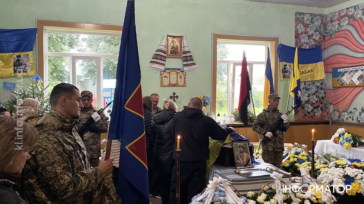 У Ценяві провели в останню дорогу полеглого Героя Андрія Томенчука 1