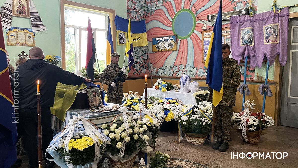 У Ценяві провели в останню дорогу полеглого Героя Андрія Томенчука 2