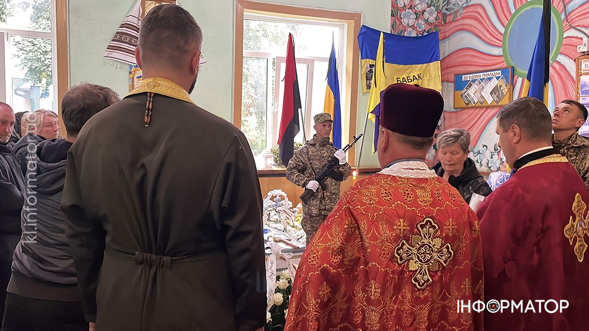 У Ценяві провели в останню дорогу полеглого Героя Андрія Томенчука 3