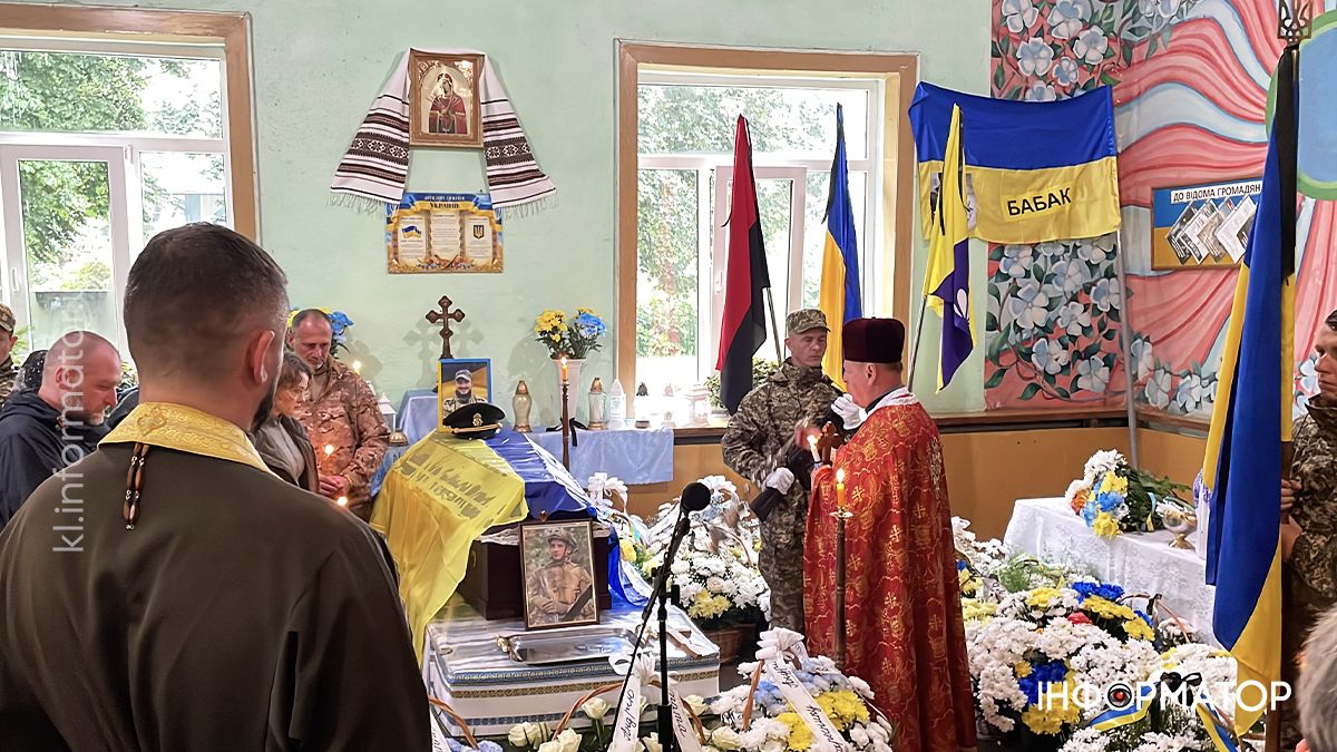 У Ценяві провели в останню дорогу полеглого Героя Андрія Томенчука 4